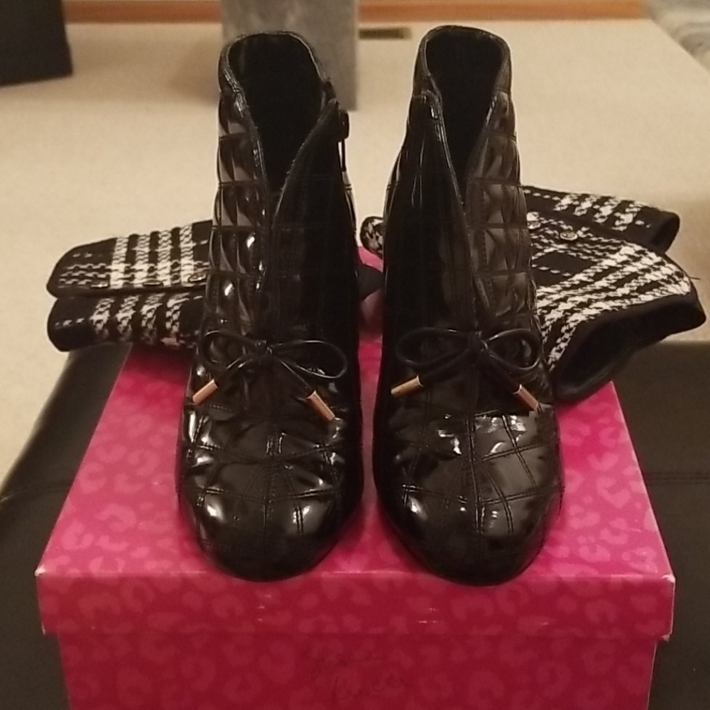 Shoes - Picture 6 of 10